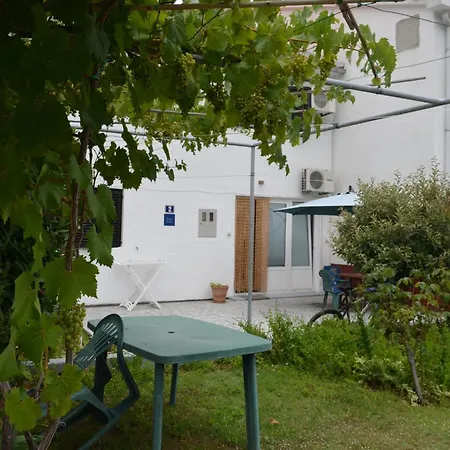 Apartment Ljilja *